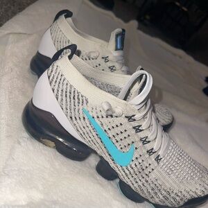 Nike Air VaporMax Flyknit Sneakers | Light Grey Teal | Women’s